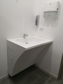 Poceta en corian estructura metálica